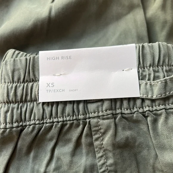 American Eagle Cargo Jogger Pants!
Size XS Short! NWT! - Picture 5 of 6